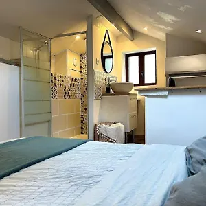 https://petite-maison-atypique.fr-provencehotel.com